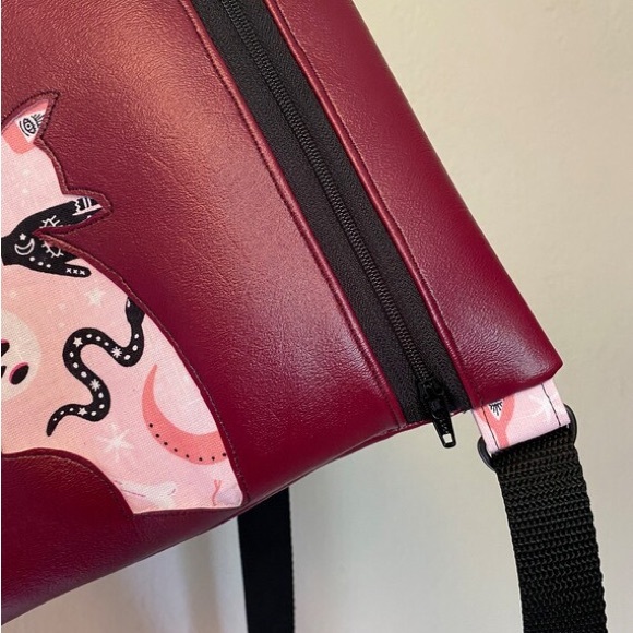 Spooky occult bat crossbody purse - Picture 3 of 6